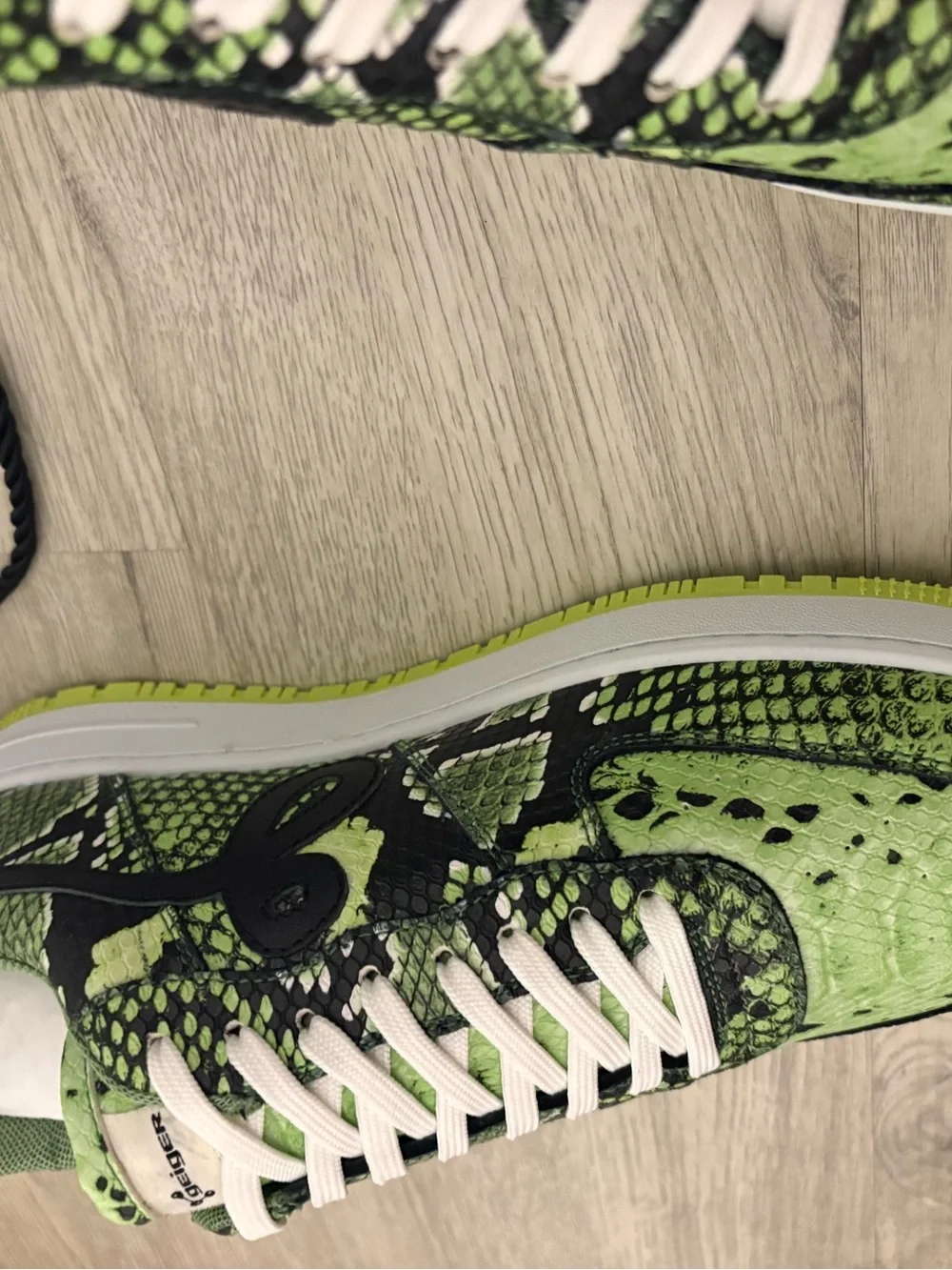 Geiger Men’s Neon Green Snake-Print Sneakers